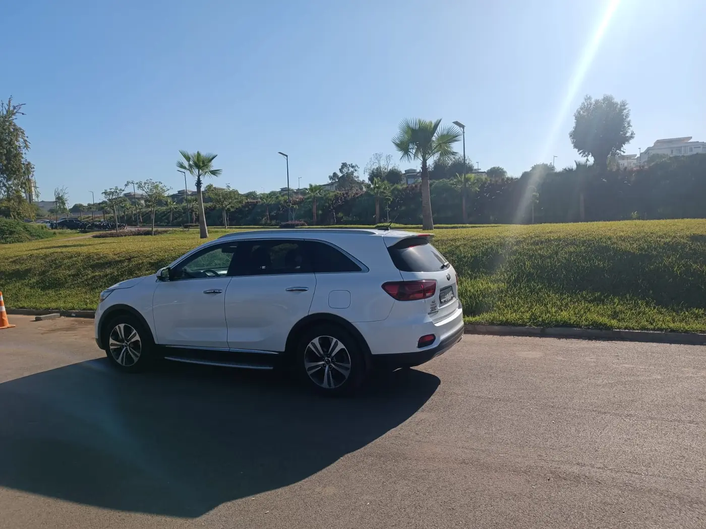 Kia Sorento blanche avec chauffeur au Maroc